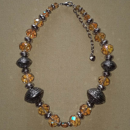 Collier pierres et métal