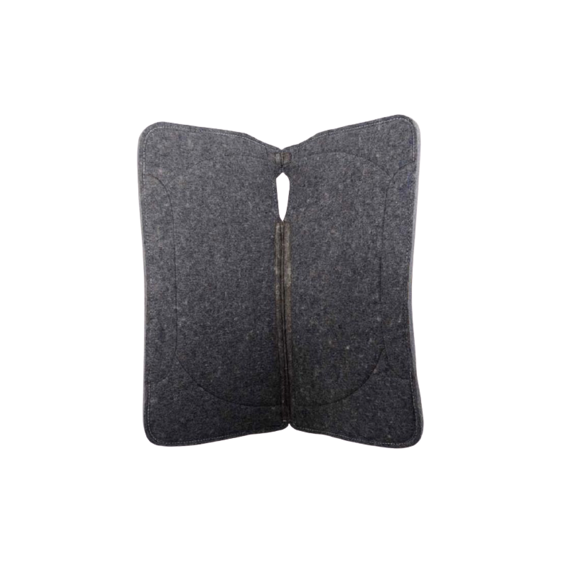 Tapis feutre noir et crins 1"